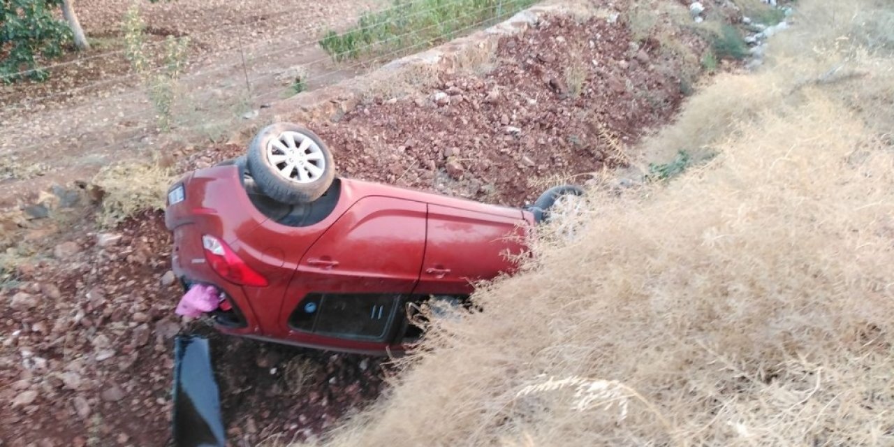 Feci kazada emniyet kemeri takılı olan 5 kişi ölümden döndü