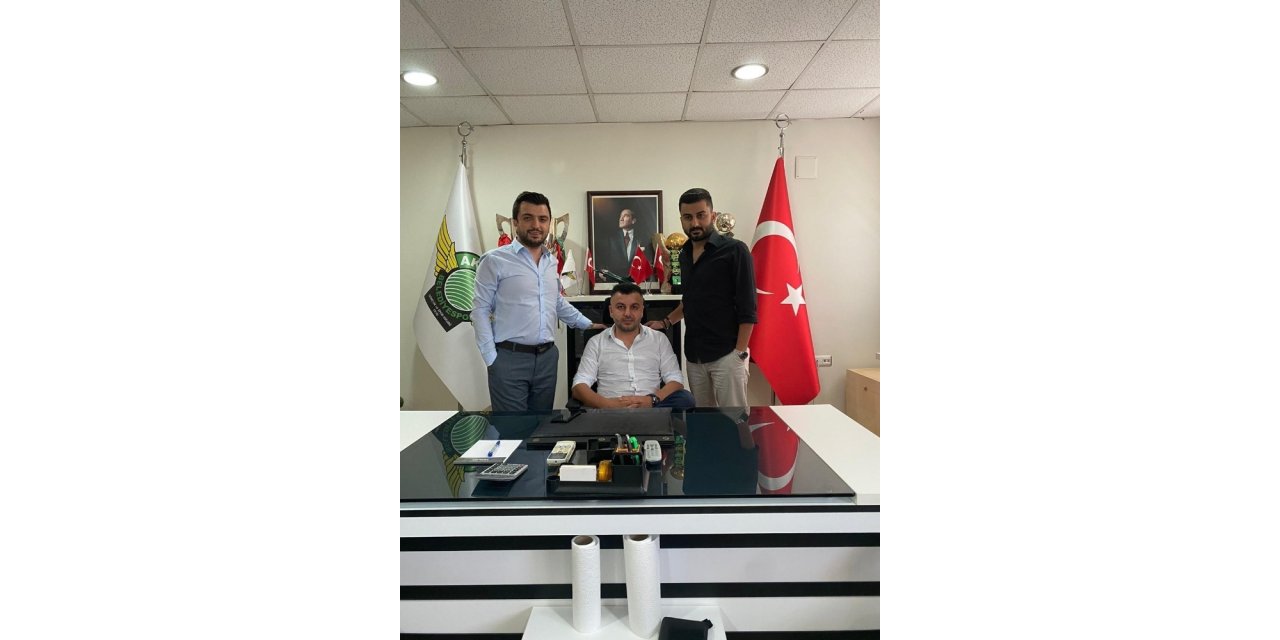 Akhisarspor Başkan Evren Özbey oldu
