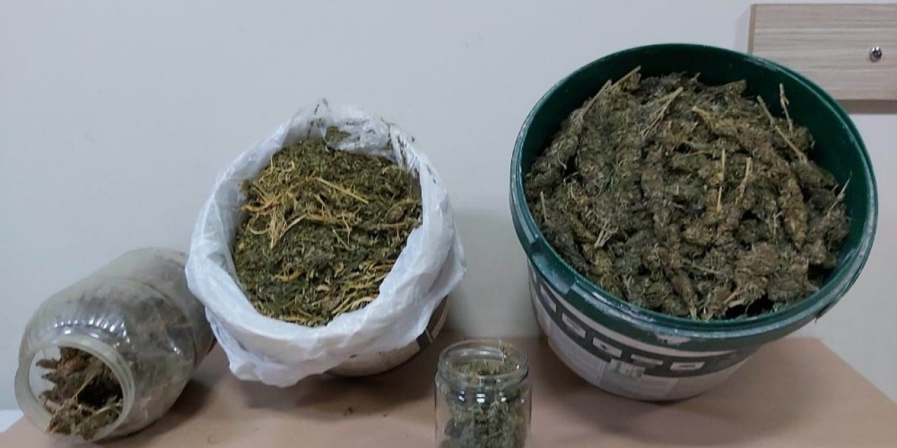 Yolcu otobüsünden 4 kilo 700 gram esrar çıktı