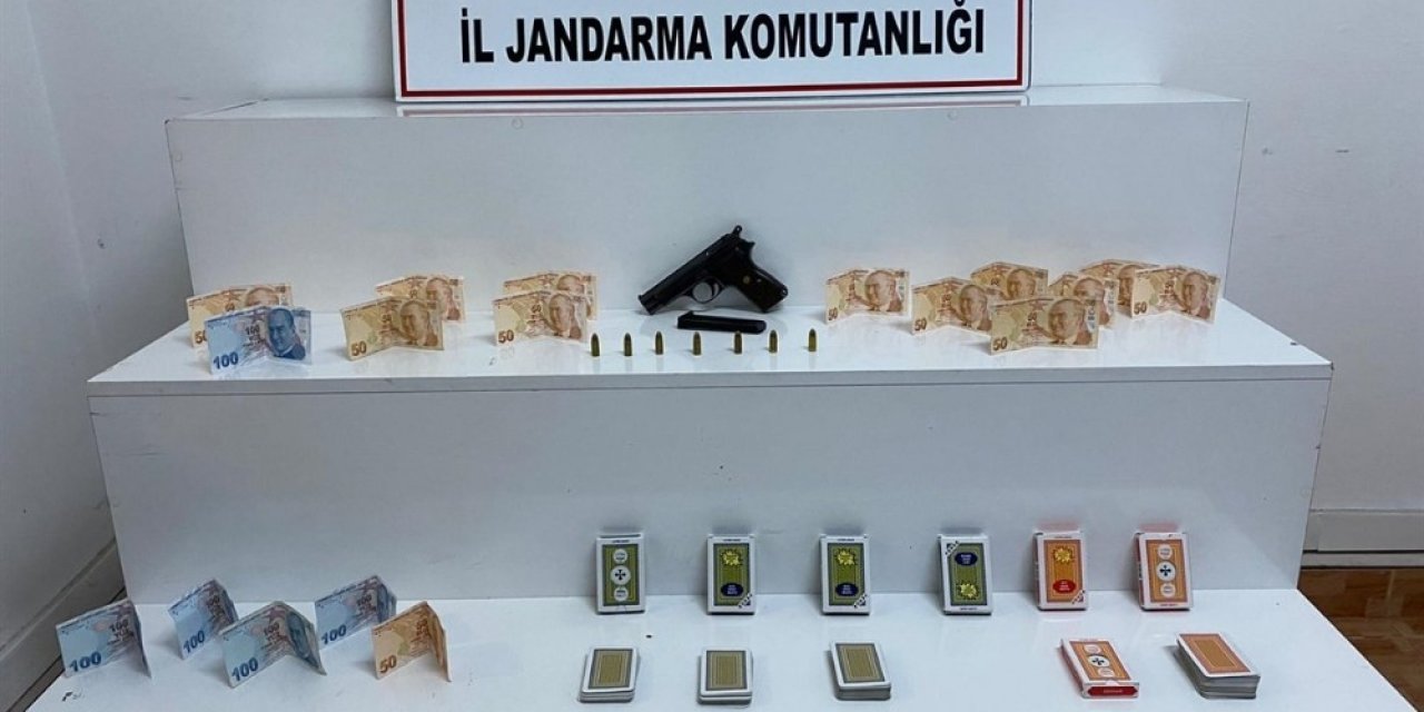 Pandemide evde kumar oynadılar, toplam 37 bin 350 TL para cezasına çarptırıldılar