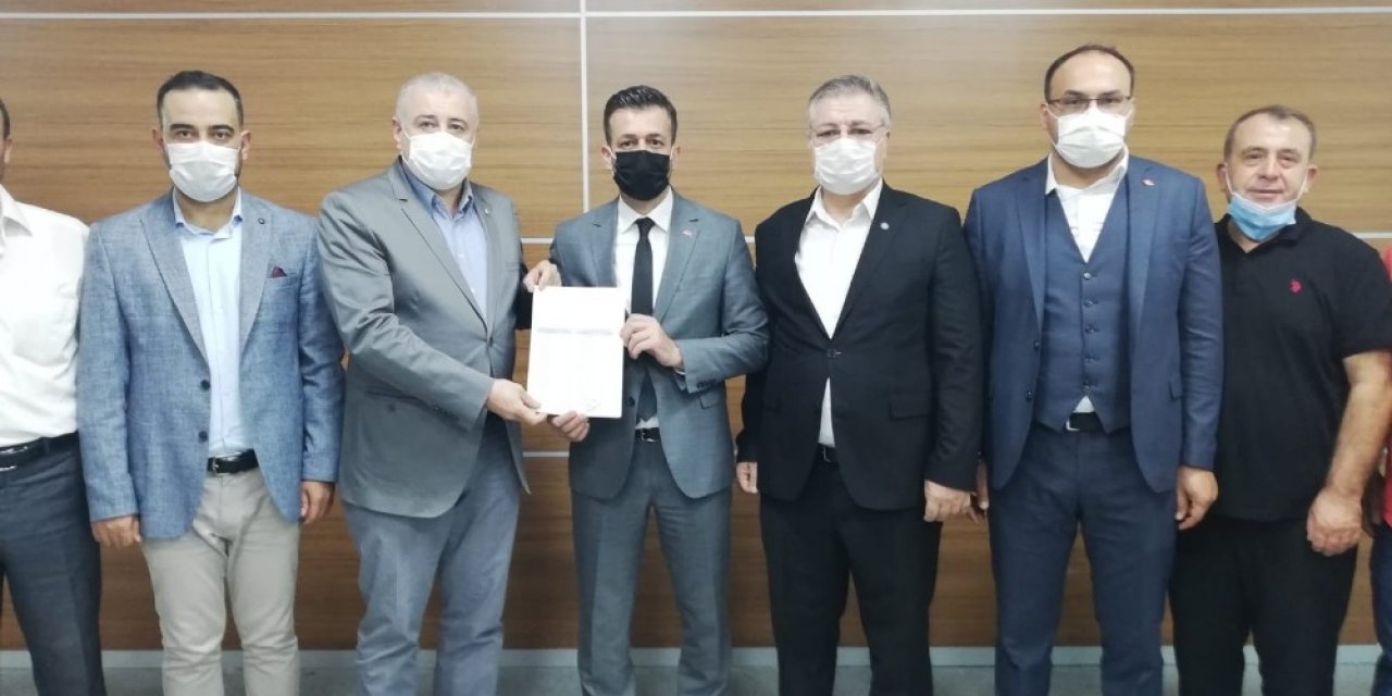İl Başkanlığı’na seçilen Cahit Çıkmaz mazbatasını aldı
