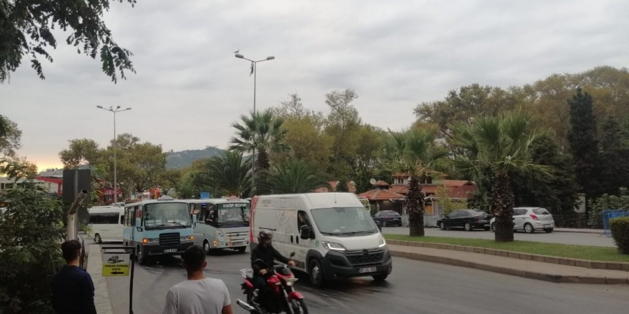 Yola dökülen yağ araçlara patinaj çektirdi