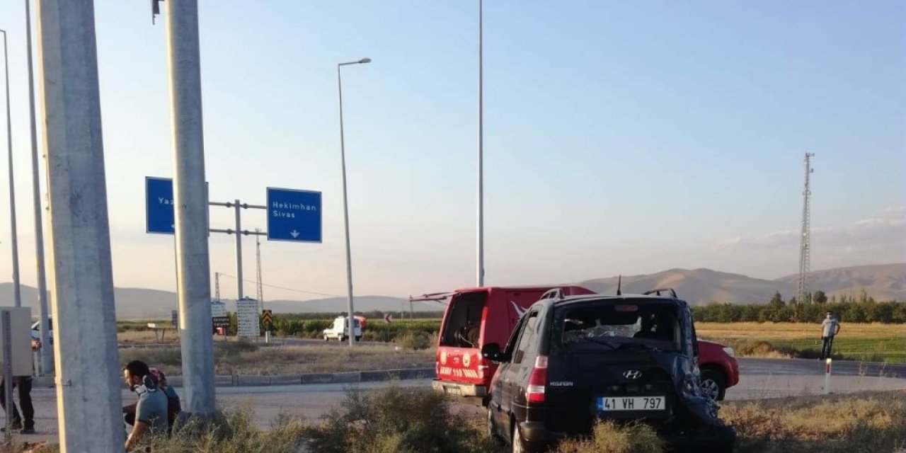 Malatya’da kamyon ile otomobil çarpıştı: 6 yaralı