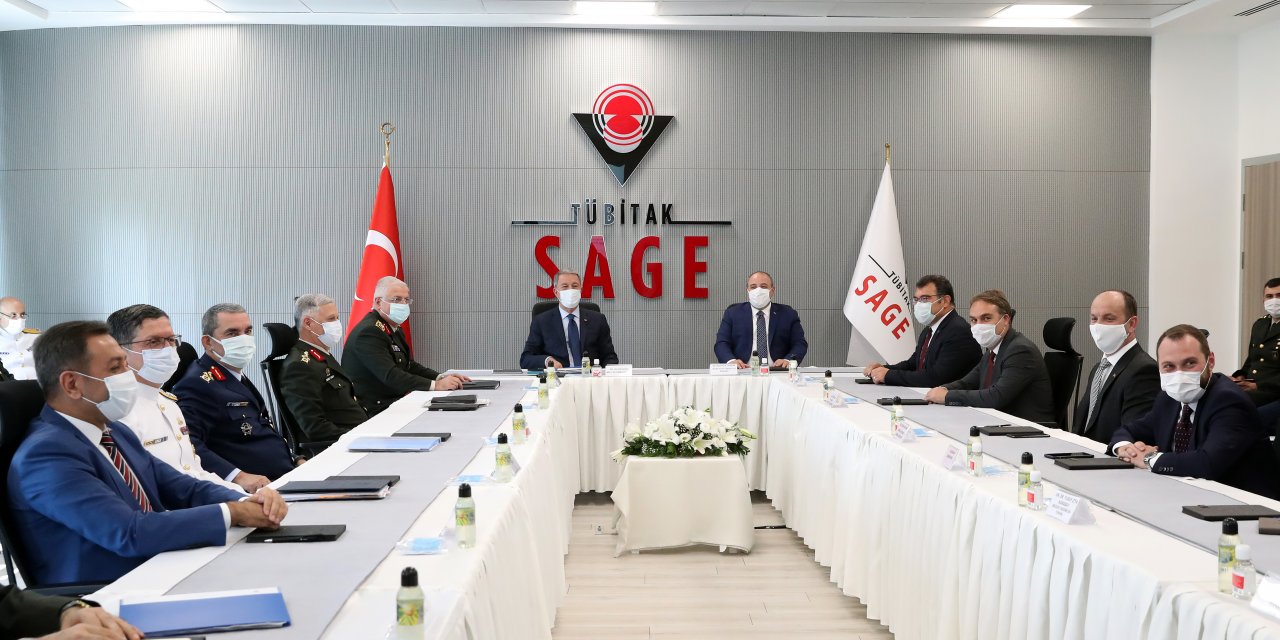 Bakanlar Akar ve Varank ile TSK komuta kademesinden TÜBİTAK SAGE ziyareti