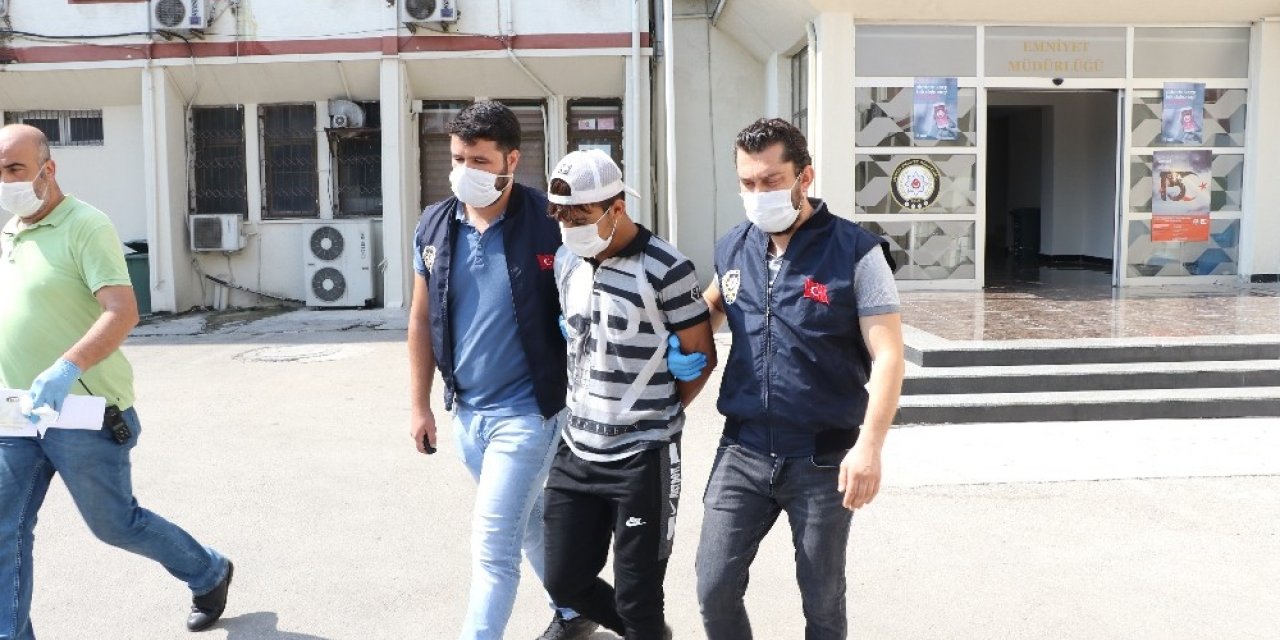 Yemek parası istediği yaşlı adamın cüzdanını çaldı