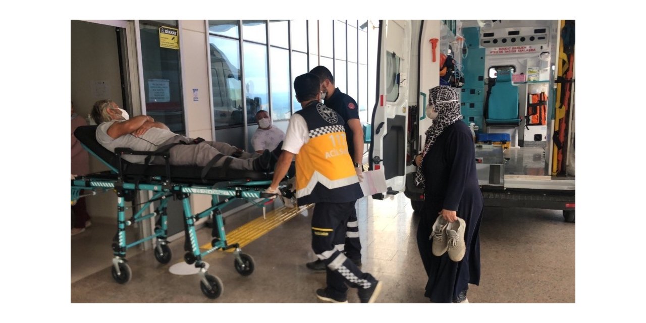 Kamyon, çarptığı otomobili metrelerce sürükledi: 2 yaralı