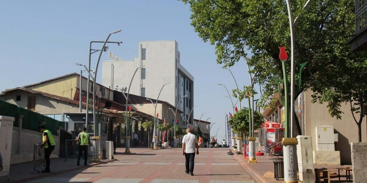 Kulp’ta güvenlik nedeniyle 4 yıldır kapalı olan cadde trafiğe açıldı