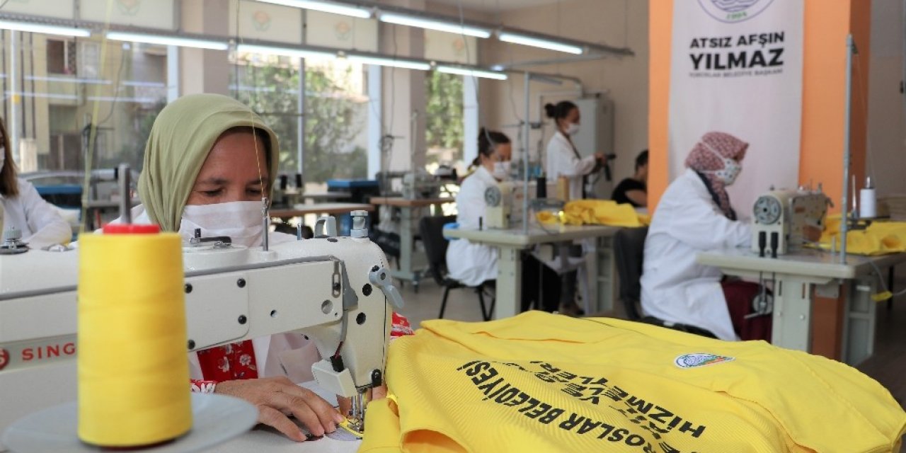Toroslar’da belediye personeli üniformaları TORTEK’te üretiliyor