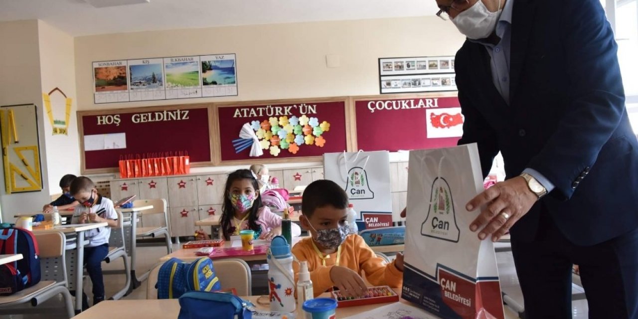 Çan Belediye Başkanı Bülent Öz okulları ziyaret etti