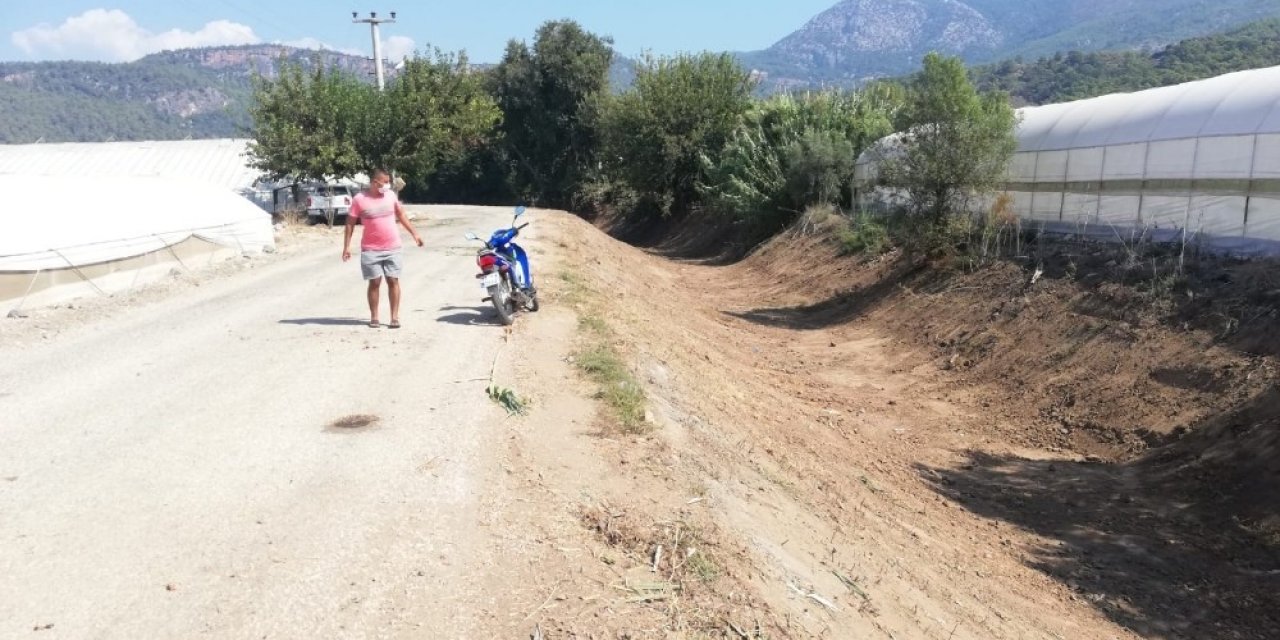 Kumluca’da DSİ’den kanal temizliği