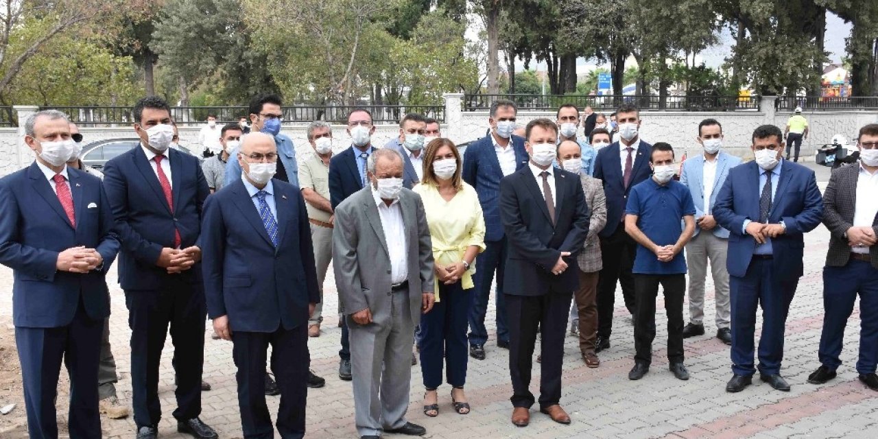 İzmir Valisi Köşger Kur’an kursu temel atma töreninde