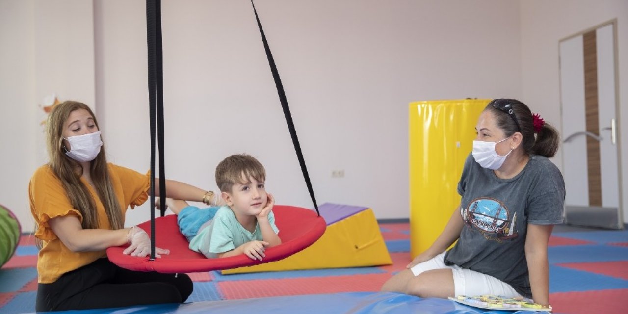 Mersin Büyükşehir Belediyesi’nin duyu bütünleme ve atla terapi projesine ödül