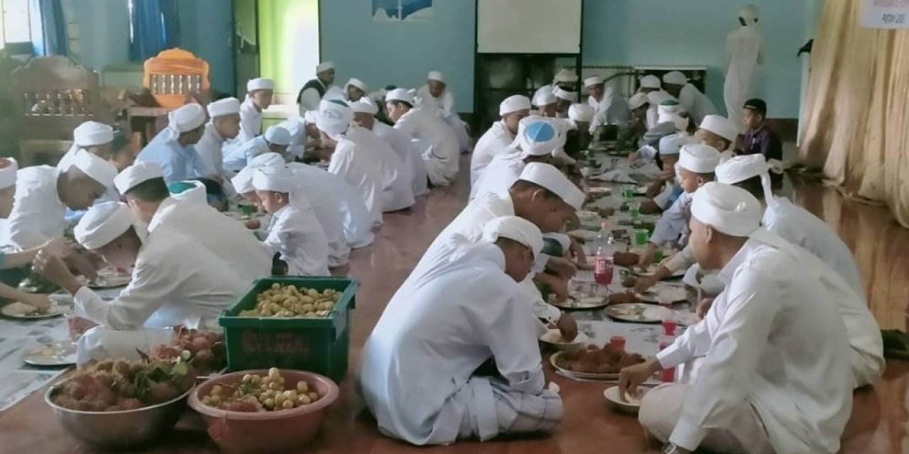 Düğün yapamadılar, düğün yemeklerini 7500 kilometre ötede 200 yetimi sevindirip verdiler