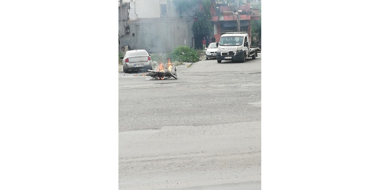 Ceza yazılmasına kızan sürücü motosikletini yaktı