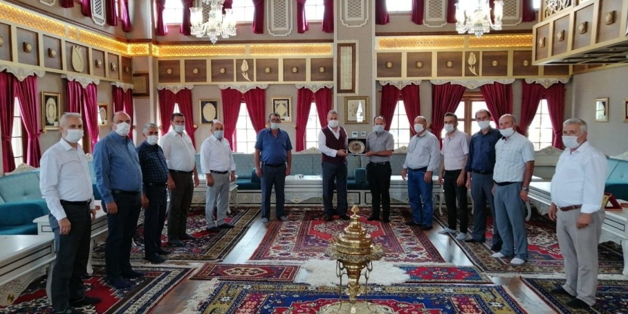 Yuntdağlı muhtarlardan Başkan Çerçi’ye hizmet teşekkürü