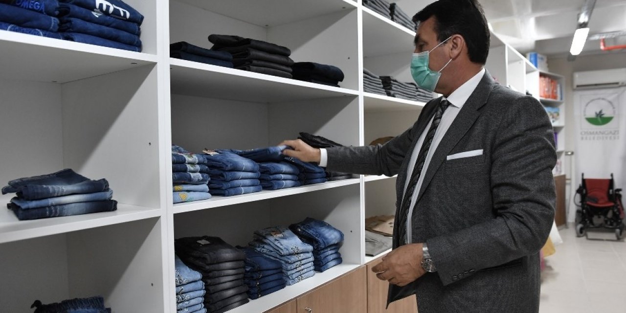 Osmangazi’den ihtiyaç sahiplerine sıfır kıyafet yardımı