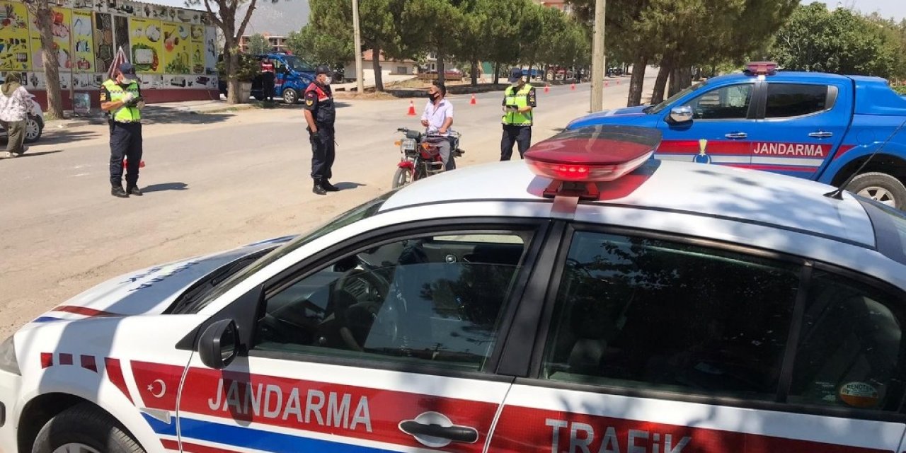 Jandarma timleri trafikte “Olmazsa Olmaz” eksiklikleri denetledi