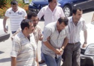 Tüm borçlularını çağırdı kurşuna dizdi