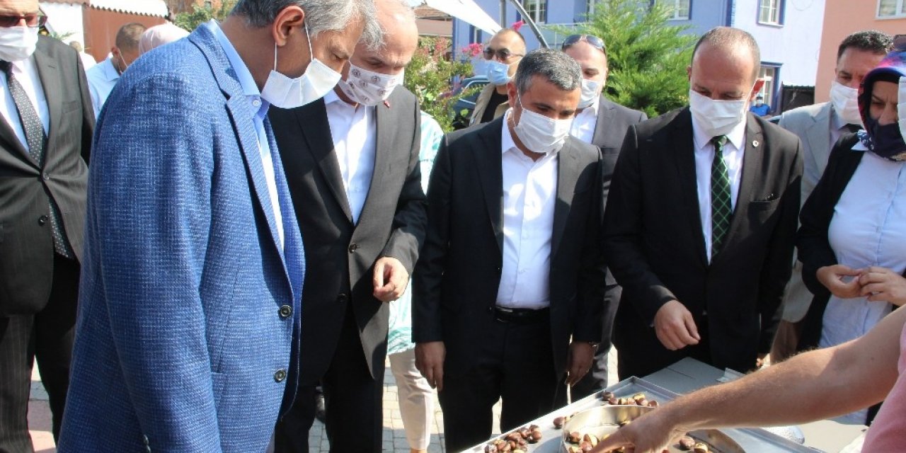 Düzce’nin meşhur kestanesi Bakan Yardımcısı Alpaslan’a ikram edildi