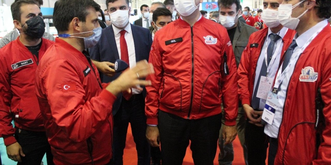 Adalet Bakanı Gül, Teknofest 2020 yarışmalarını ziyaret etti