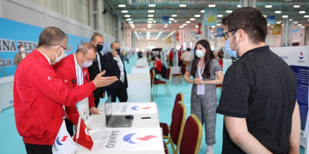 "Giyilebilir EKG tişörtü "ve "Basınçlı Diyabetik Ayakkab" projeleri finalde