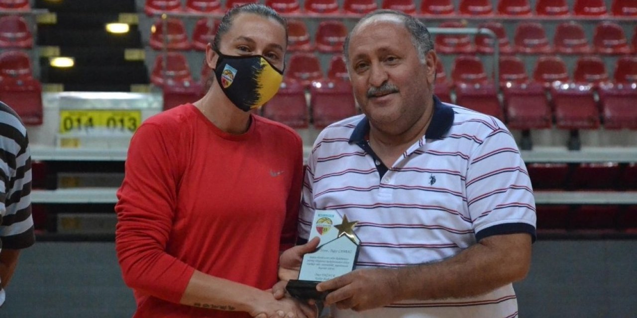 Tuğçe Canbaz Bellona Kayseri’de