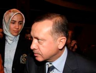 Başbakan'ın kızı AK Parti'de çalışacak