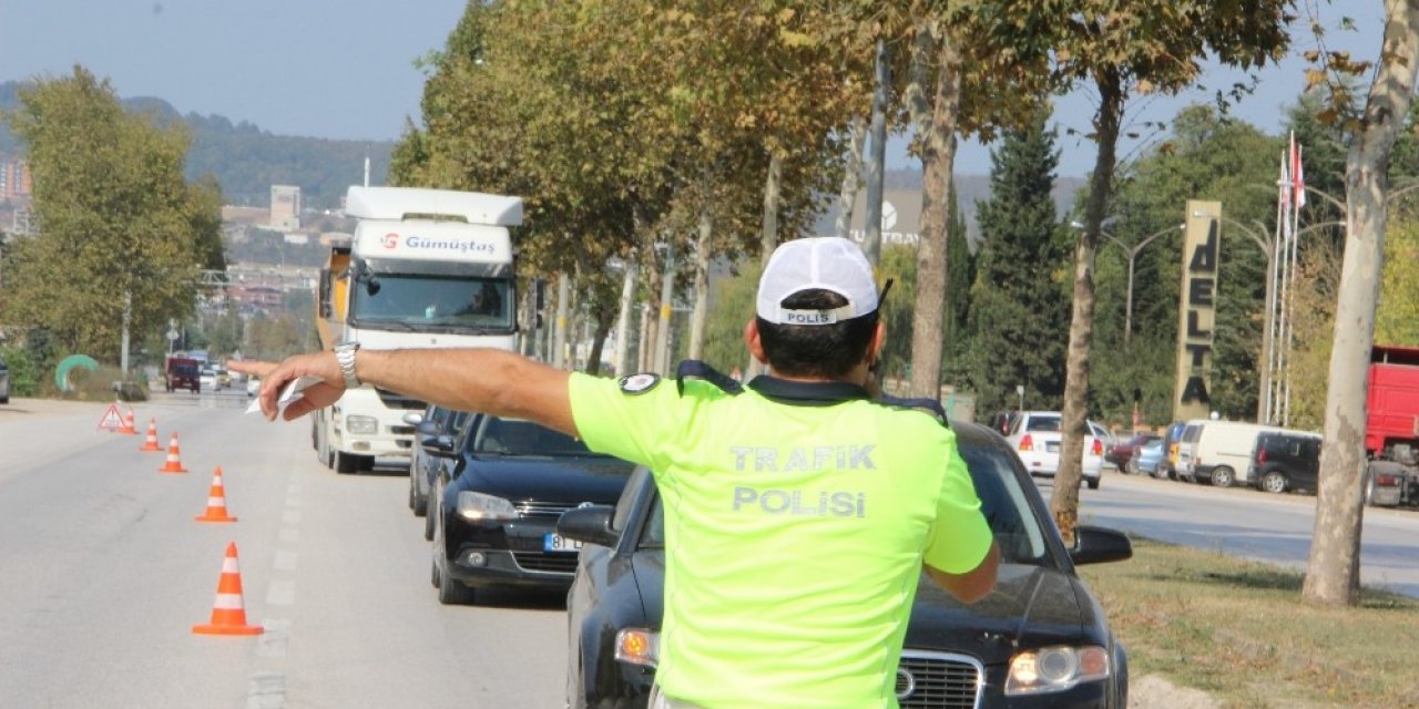 Düzce’de hız yapan sürücülere ceza yağdı