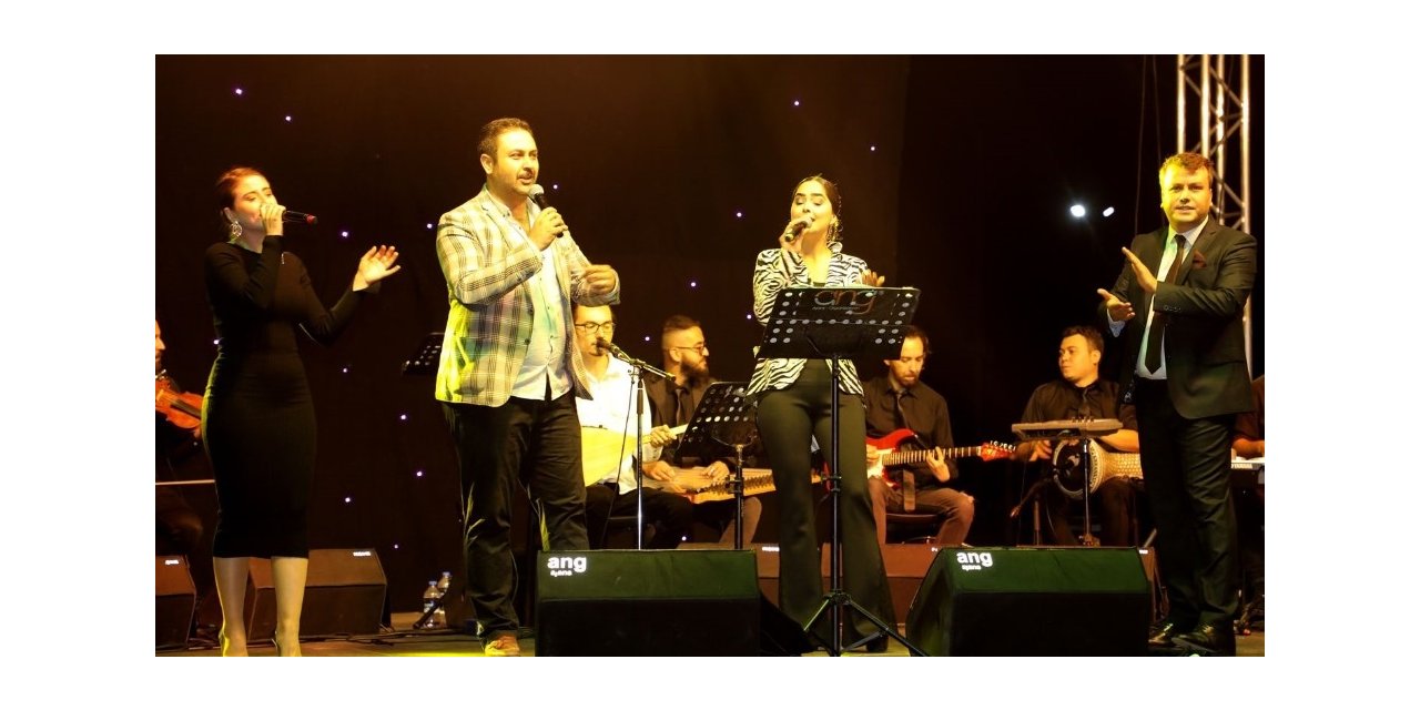Afyonkarahisar’da ilk defa düzenlenen ‘arabada konsere’ ilgi yoğun oldu