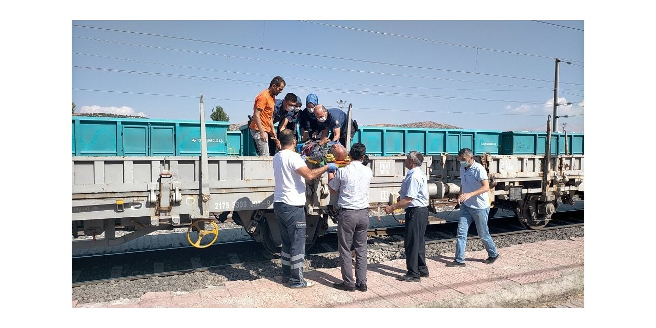 Yaralıyı yük treniyle ambulansa ulaştırdılar