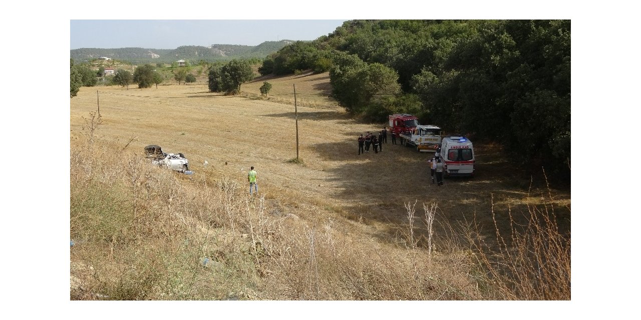 Tarlaya düşen otomobilin sürücüsü hayatını kaybetti