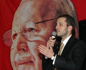 Baba yumuşadıkça oğlu sertleşiyor