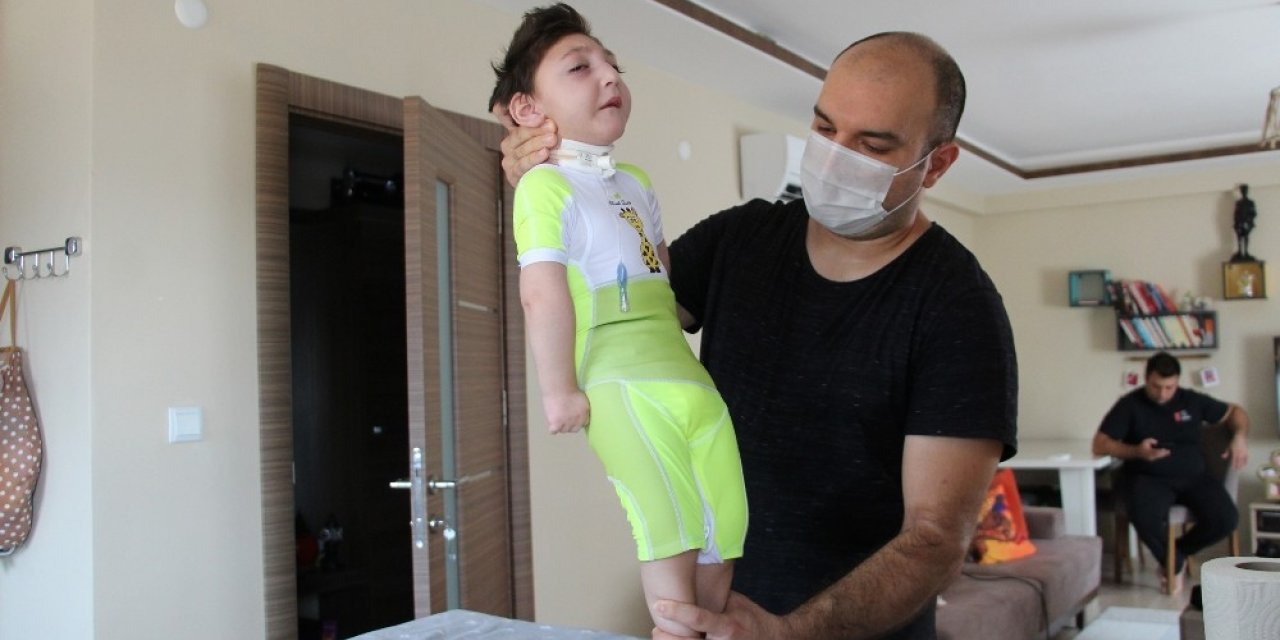 Doktorlar "Üç ay yaşar" dedi, 2,5 yaşında ayaklandı
