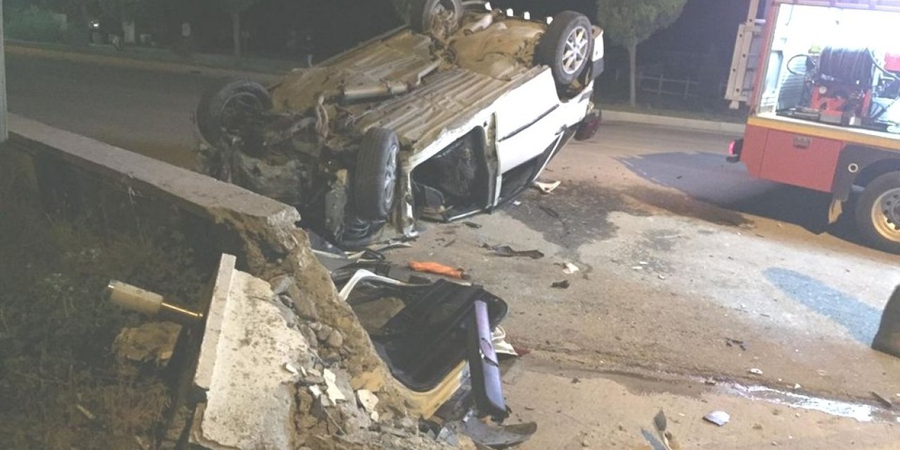 Beton direğe çarpan otomobilin sürücüsü yaralandı