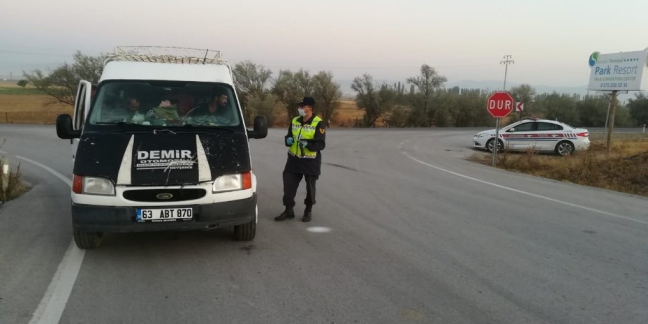 Tarım işçileri taşıyan araçlar denetlendi