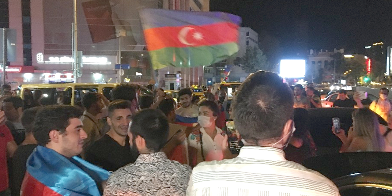 Kadıköy'de vatandaşlar Ermenistan’ı kınadı Azerbaycan’a milli marşla destek verdi