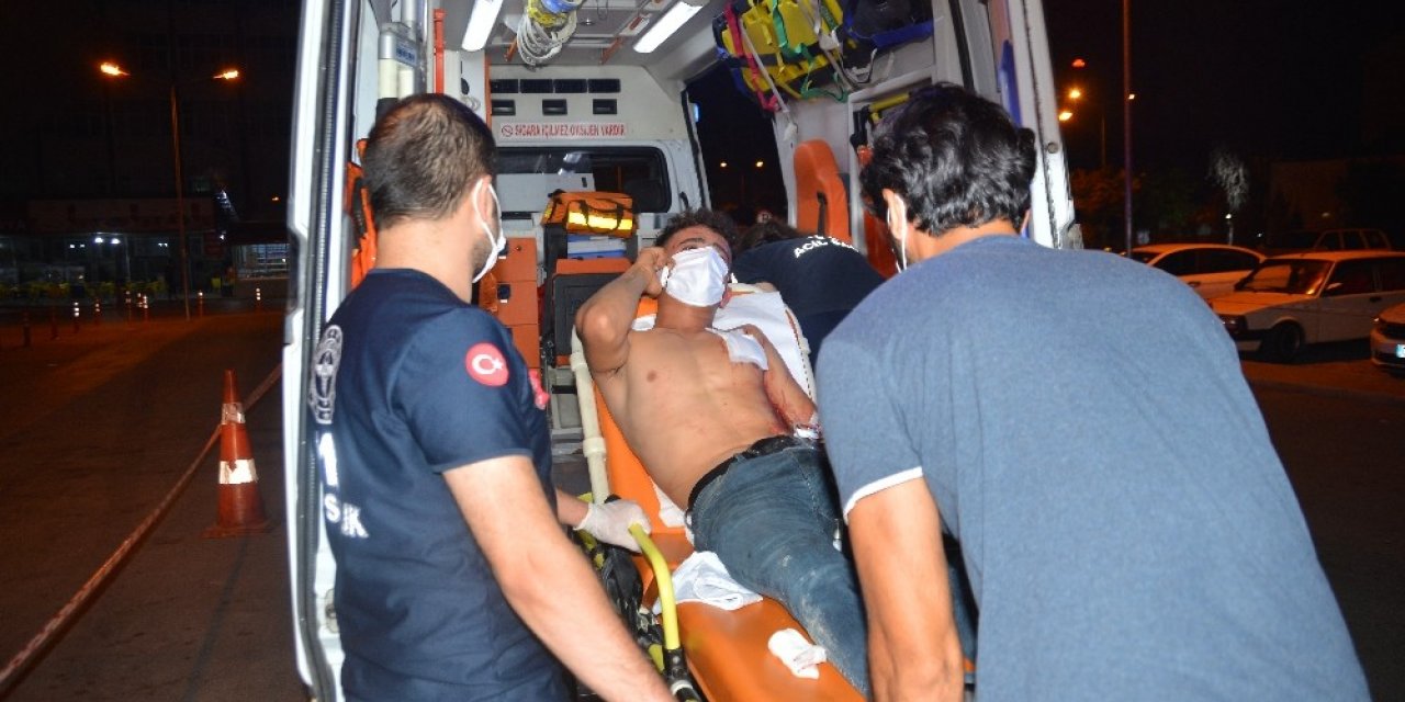 Yabancı uyruklu şahıs polis tarafından sokakta bıçaklanmış halde bulundu