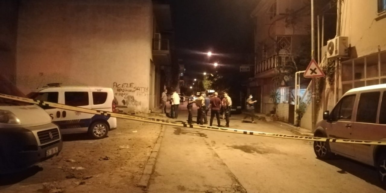 İzmir’de bıçaklı kavga: 1’ağır 2 yaralı