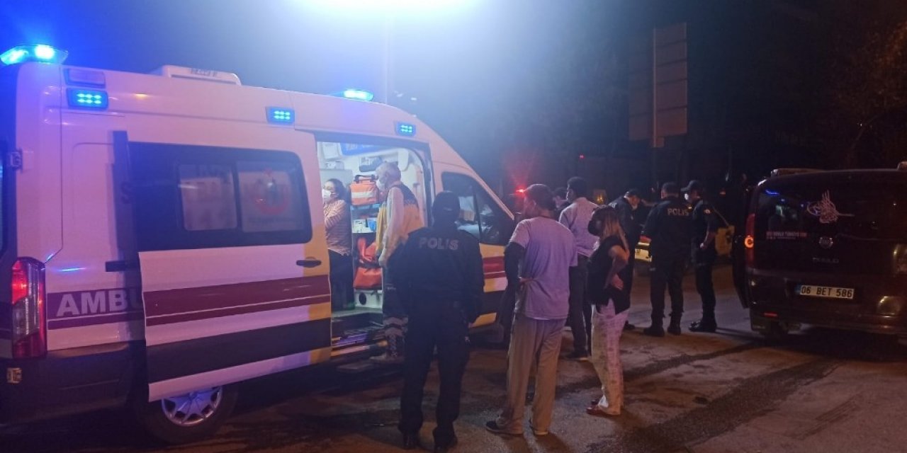 Başkent’te kırmızı ışıkta geçen otomobil kaza yaptı: 3 yaralı
