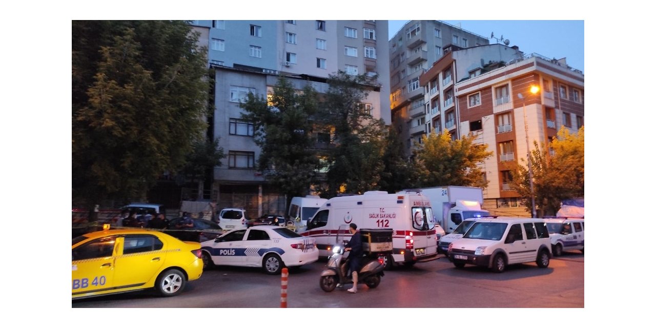 Şişli’de bir kişi börekçiden aldığı bıçakla cadde üzerinde tartıştığı kişiyi öldürdü