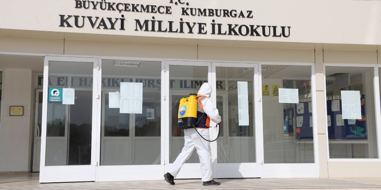 Büyükçekmece’de okullarda dezenfekte çalışmaları devam ediyor