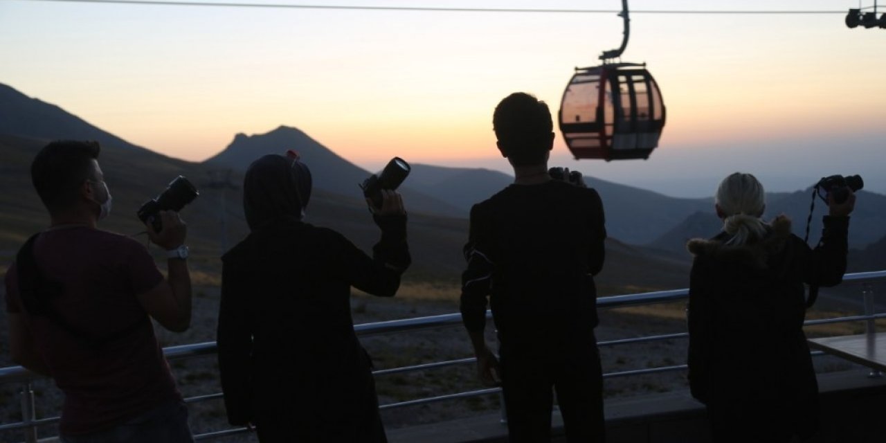 Büyükşehir’den gökyüzü tutkunlarına "Erciyes astro fotoğrafçılık" hizmeti