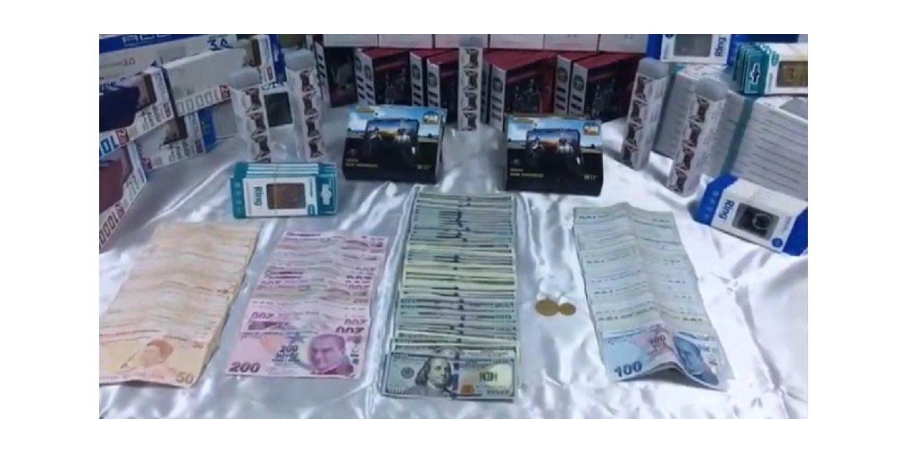 Çaldıkları altınları bozdurup dolara çevirmişler