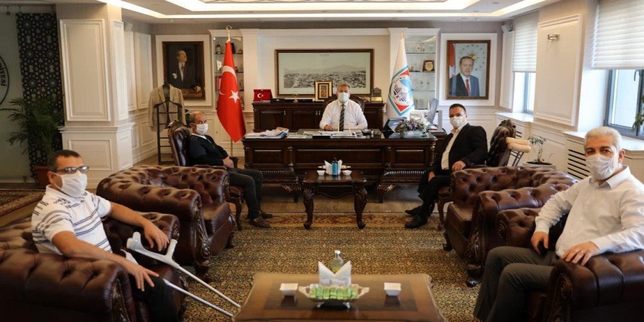 Melikgazi Belediyesi Bedensel Engelliler Gençlik ve Spor Kulübü Ampute Takımı Başkan Palancıoğlu’nu ziyaret etti