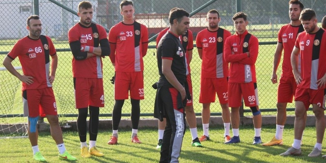 Eskişehirspor’da Mustafa Özer ile yollar ayrıldı