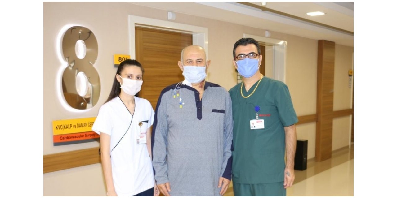 Gaziantep’te uyutulmadan küçük bir kesi ile tıkalı olan şah damarı açıldı