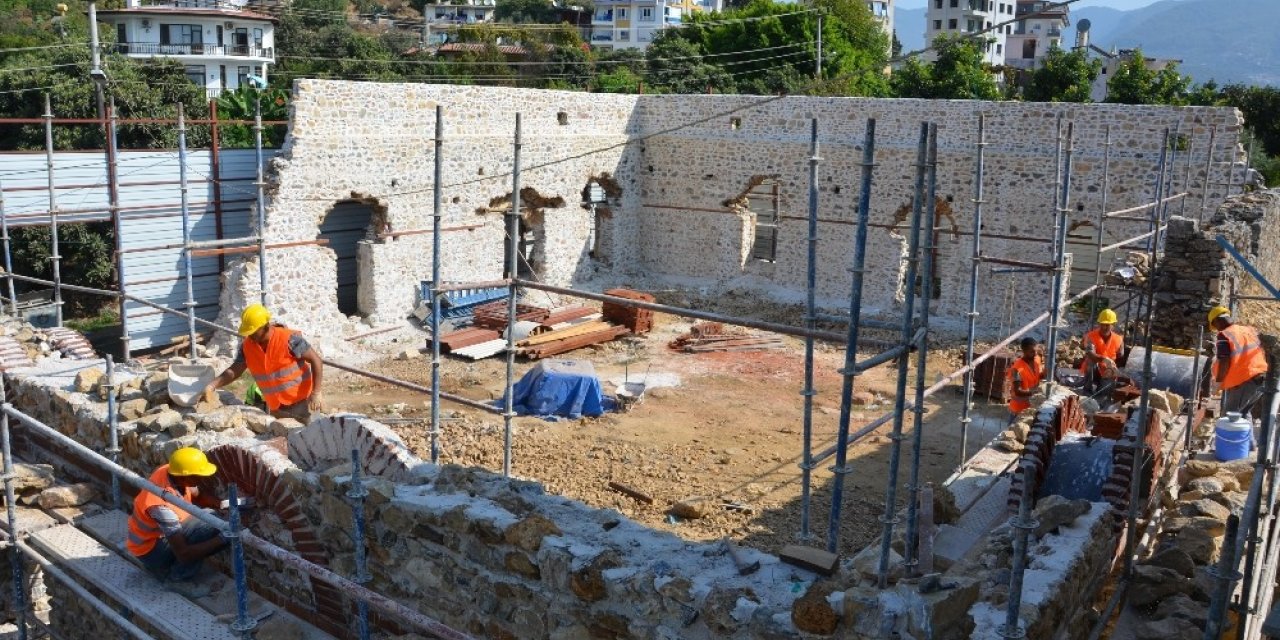 Alanya Gülevşen Cami’nin restore çalışmaları sürüyor