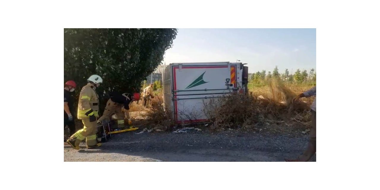 Freni boşalan kamyonetinin altında kaldı