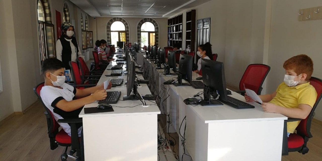 Bilgi Evi’nden öğrenci ve velilere oryantasyon eğitimi