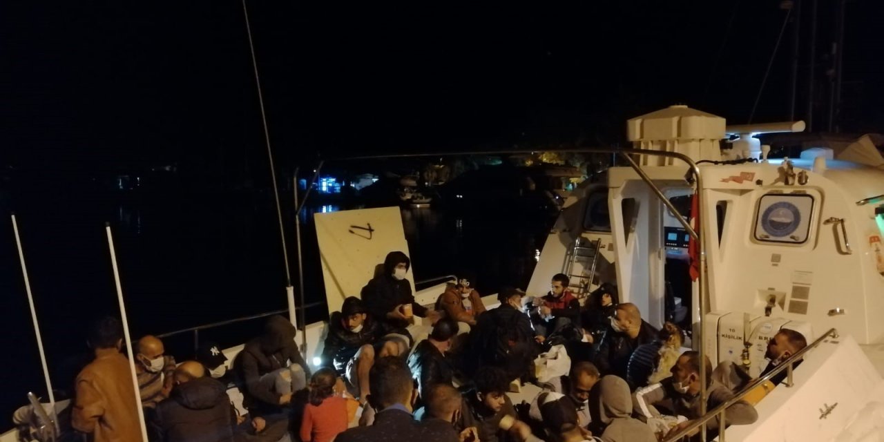 Marmaris açıklarında mahsur kalan 87 sığınmacı kurtarıldı